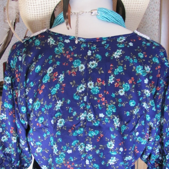 Rodeo Fox Navy Floral Bell-Sleeved Tunic Brand New - Picture 6 of 8